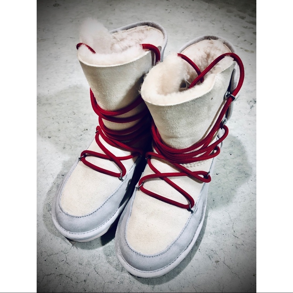 UGG Lodge Boots size 6